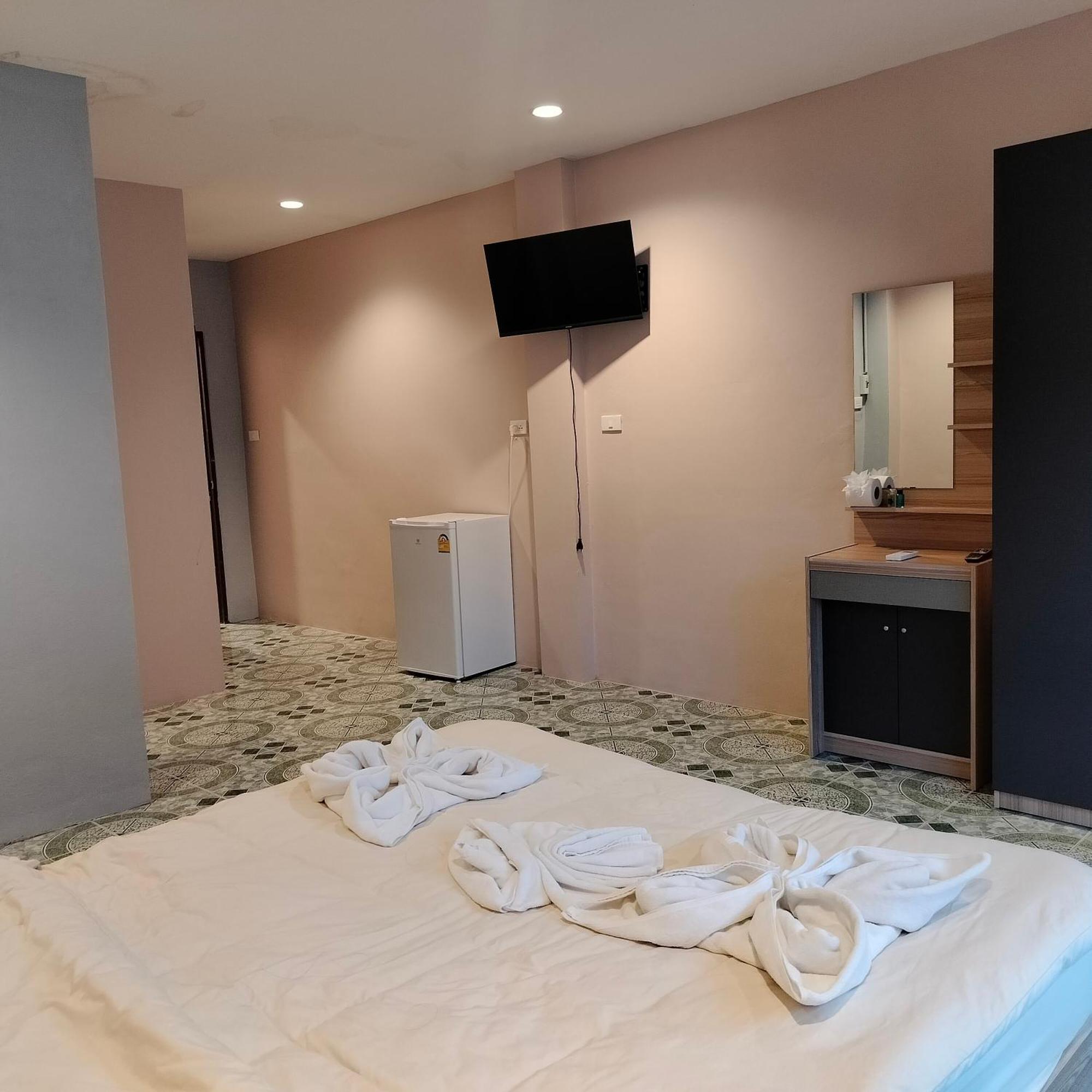 Taxim Residence Boutique Hotel Patong Exterior photo