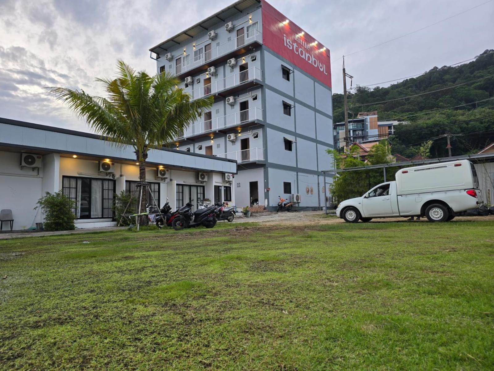 Taxim Residence Boutique Hotel Patong Exterior photo