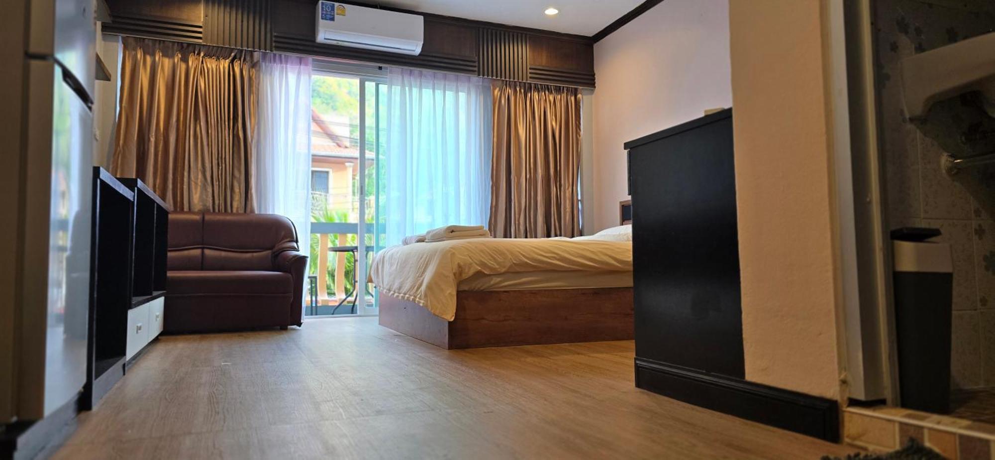 Taxim Residence Boutique Hotel Patong Exterior photo